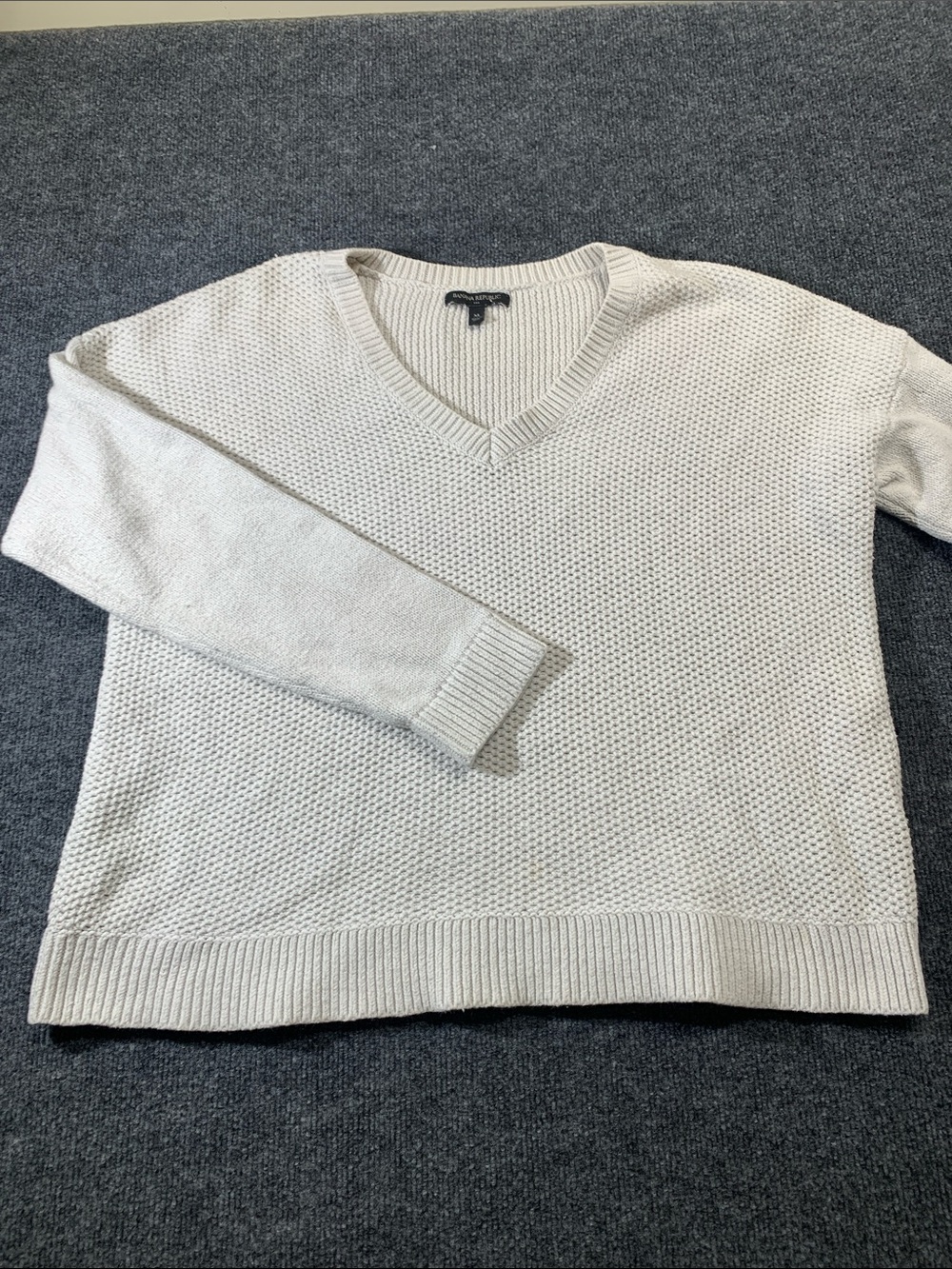 Banana Republic Men's V-Neck Sweater in Light Cream